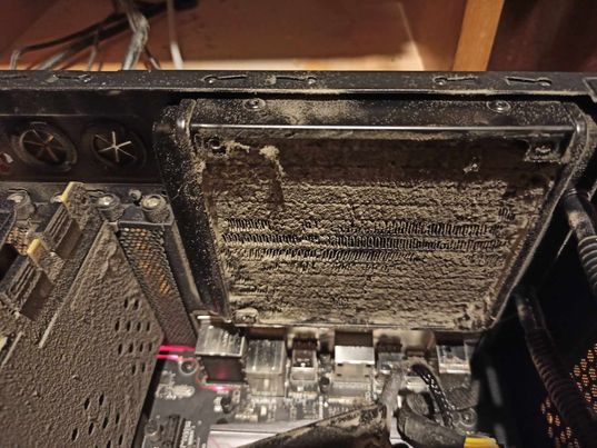 Čišćenje kompjutera od prašine