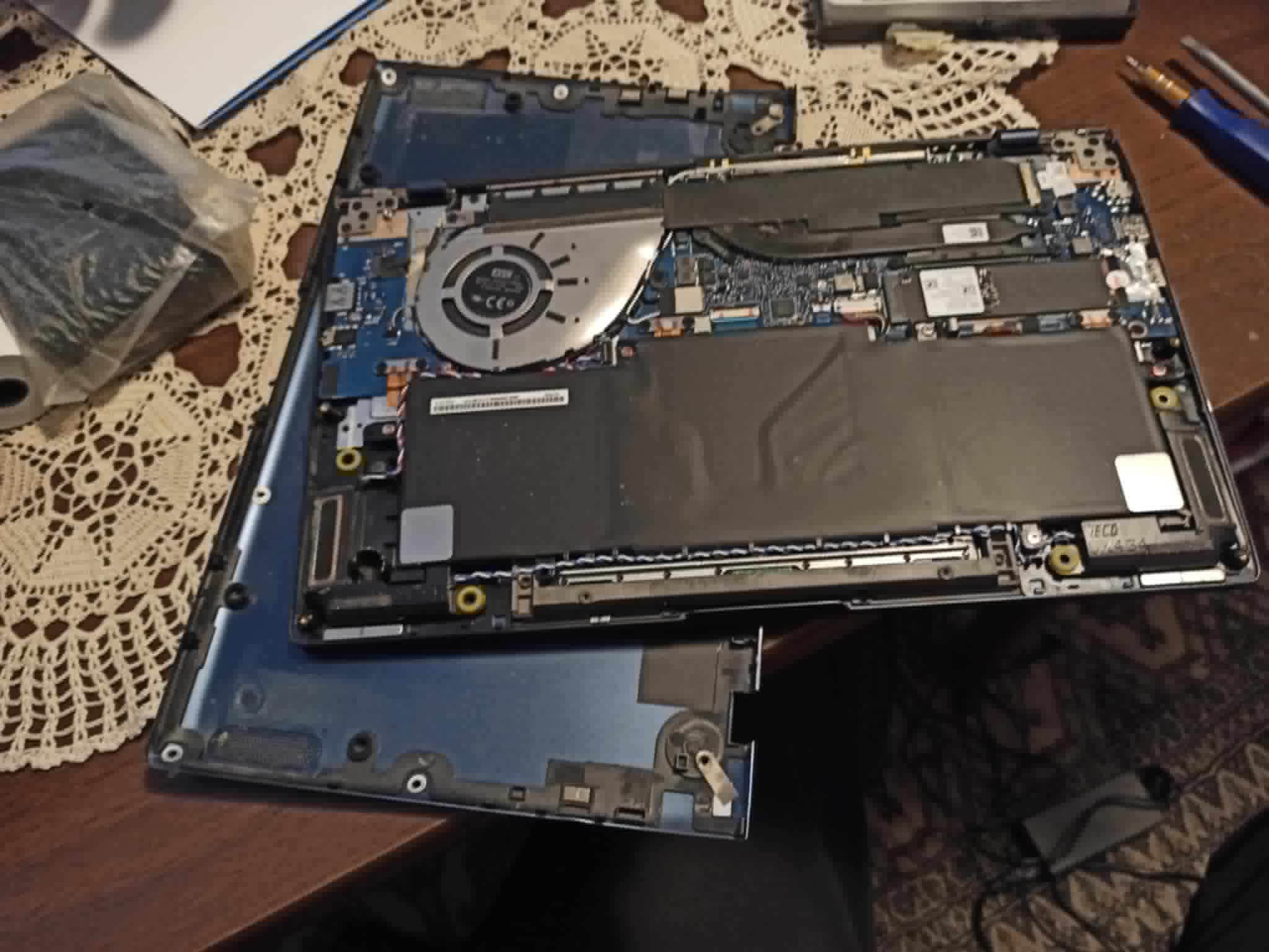 čišćenje laptopa od prašine zaprljano