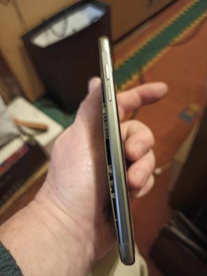 napuhnuta baterija za mobitel