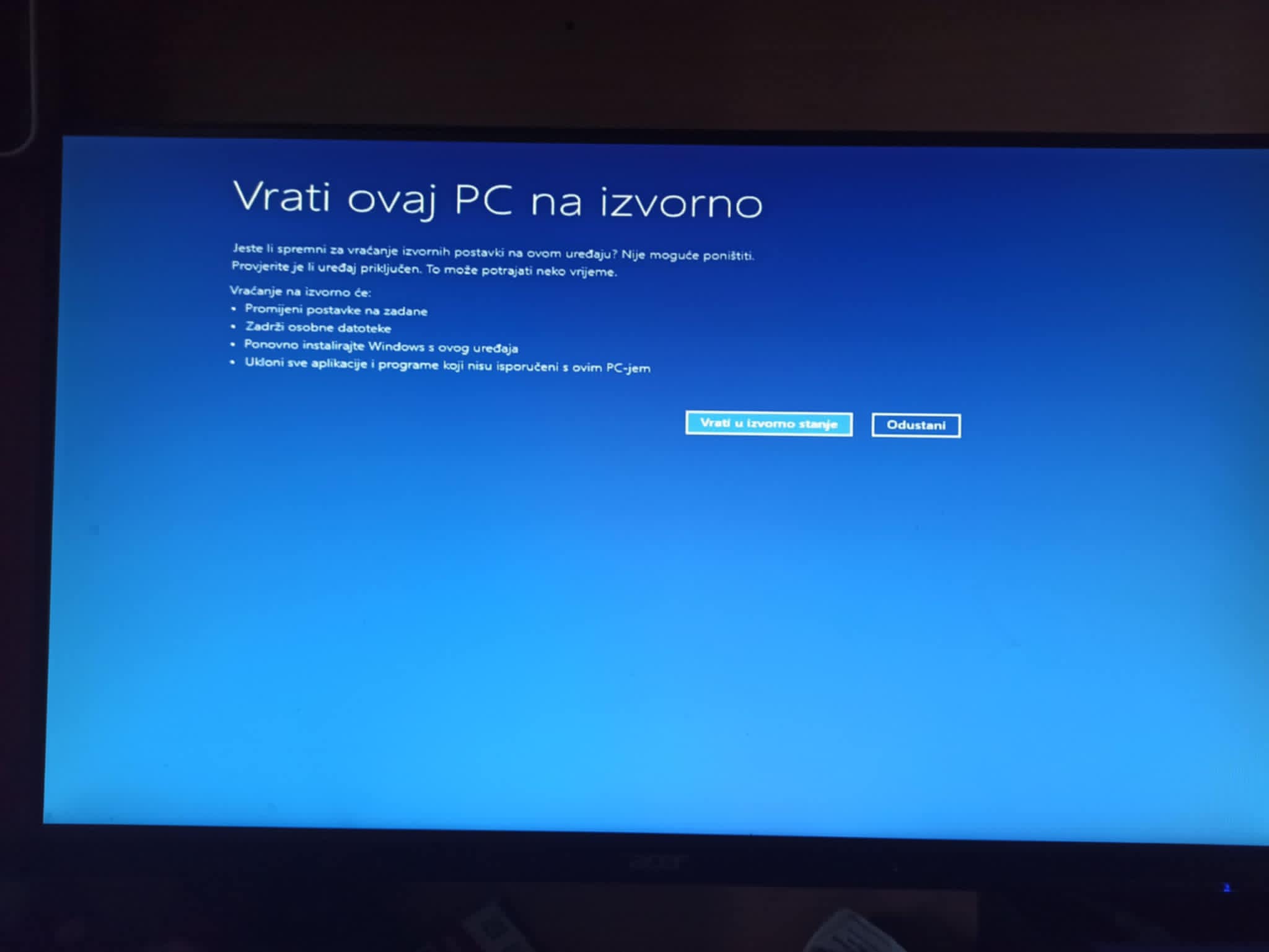 čišćenje laptopa od prašine zaprljano