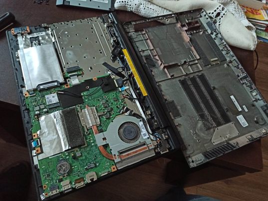 rastavljanje laptopa Lenovo